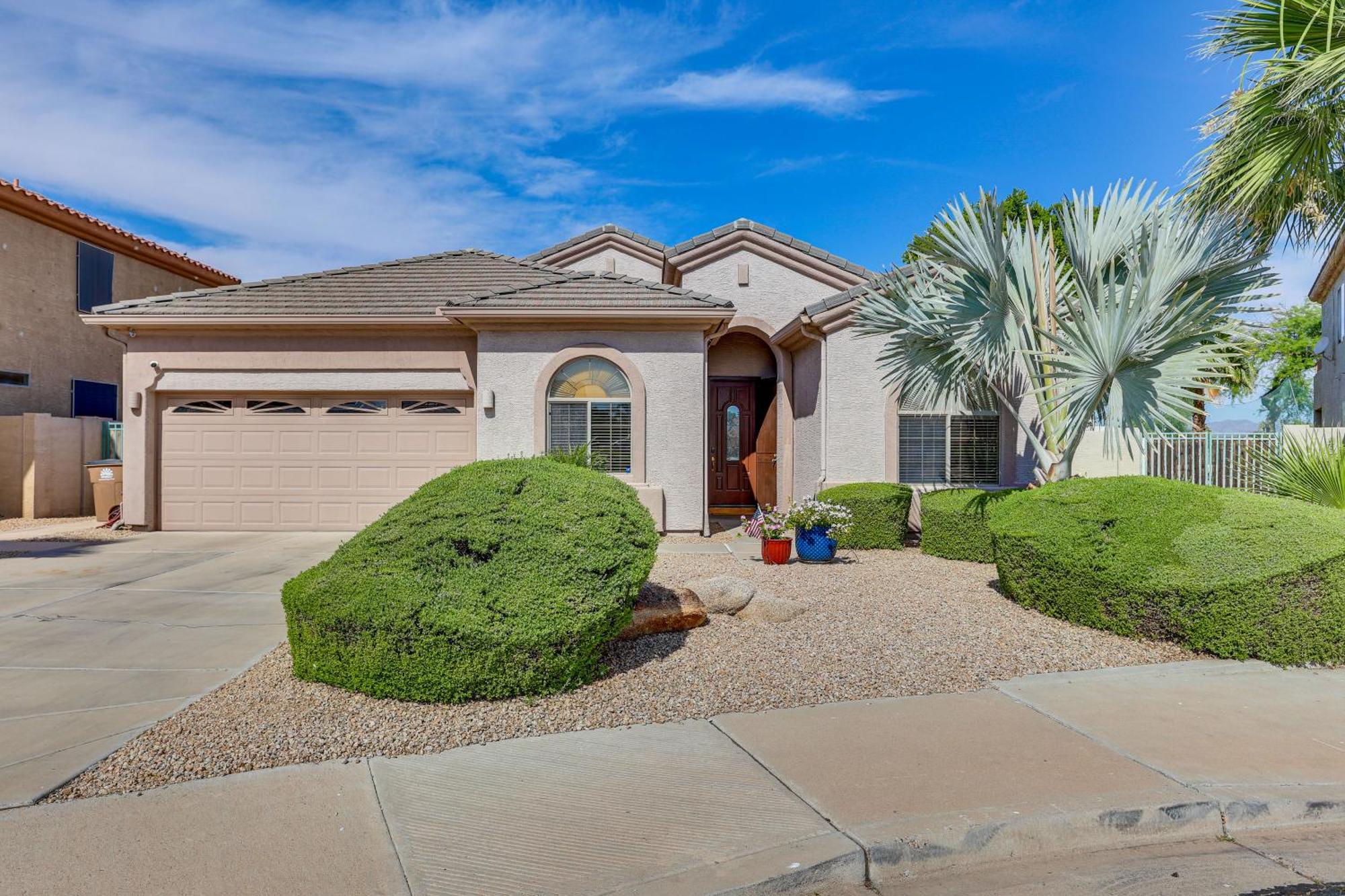 Goodyear Home On Golf Course Pool And Putting Green Exterior photo