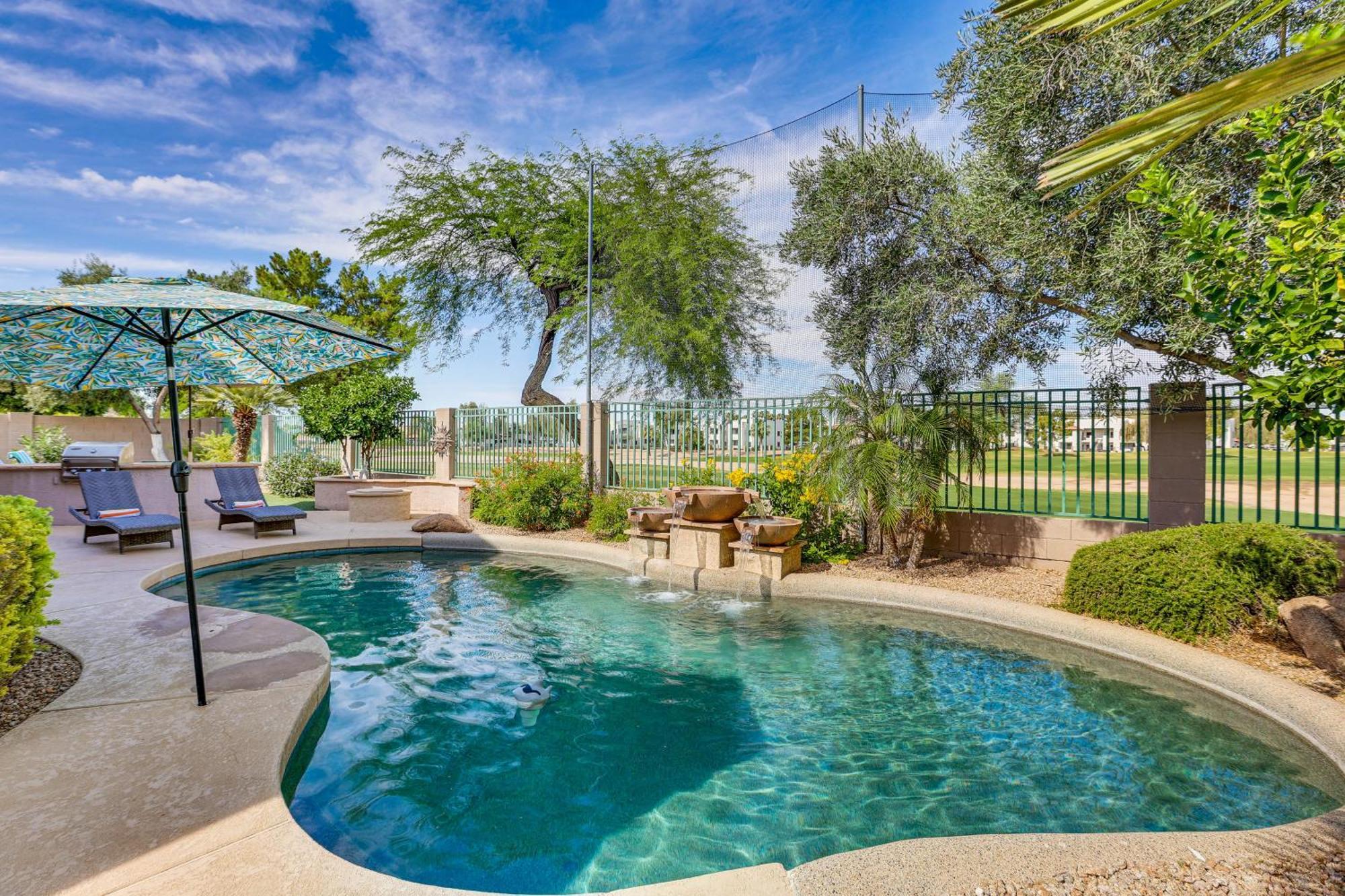 Goodyear Home On Golf Course Pool And Putting Green Exterior photo